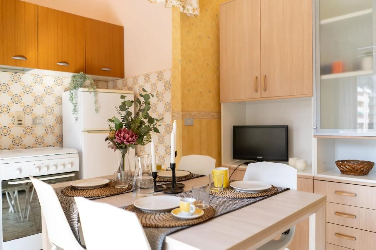 Pietra Ligure Downtown Convenience -Free Parking Apartment