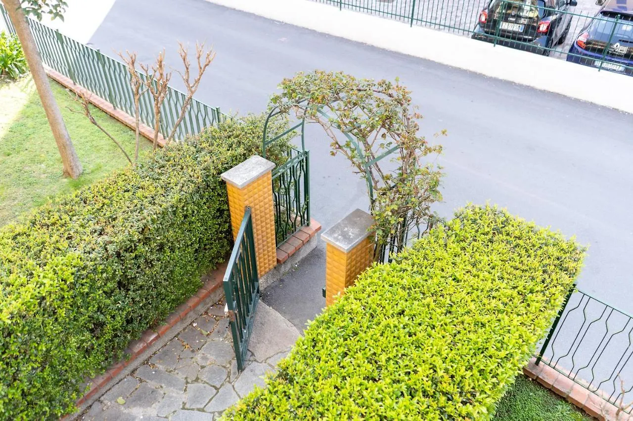 Pietra Ligure Downtown Convenience -Free Parking Apartment Italy