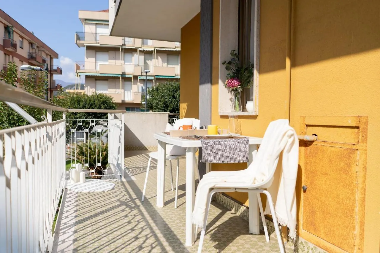 Pietra Ligure Downtown Convenience -Free Parking Apartment 0*, Pietra Ligure Italy