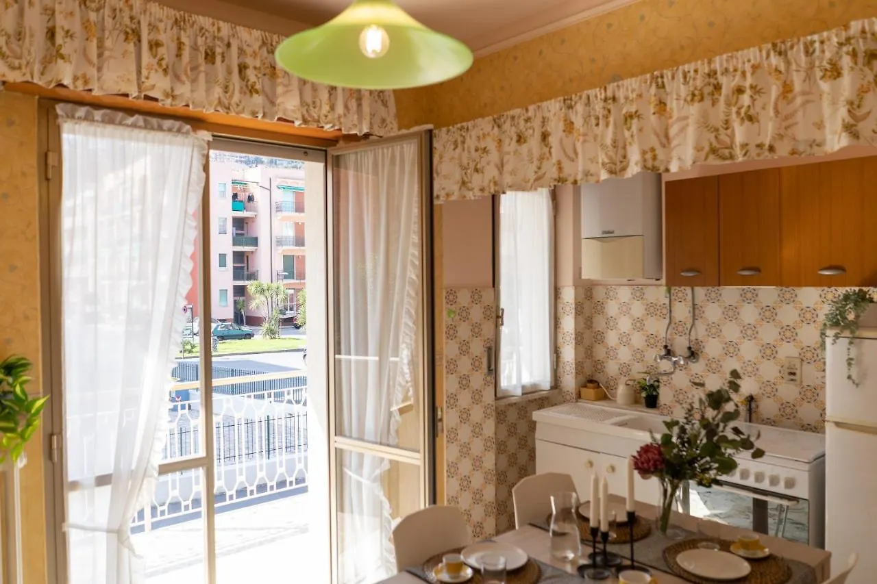 Pietra Ligure Downtown Convenience -Free Parking Apartment Pietra Ligure